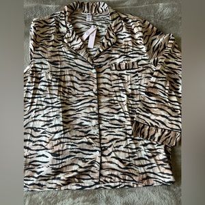 Woman’s pajama set (Victoria’s secret)